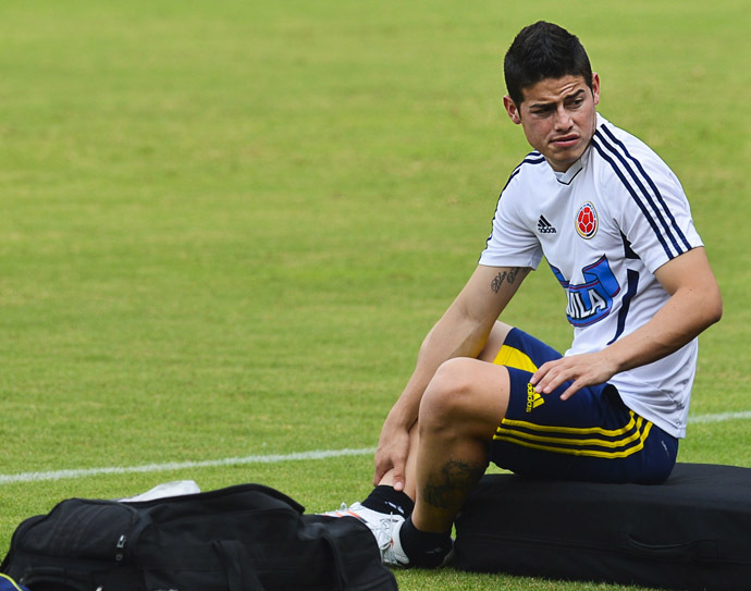 Colombian player James Rodrigues takes a break during a training session at the Metropolitan Stadium in Barranquilla on June 9, 2013. (AFP Photo/Luis Acosta)