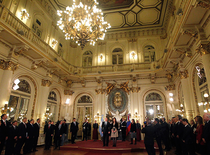 General view as Argentina's President Cristina Fernandez de Kirchner meets her Russian counterpart Vladimir Putin at the Casa Rosada presidential palace in Buenos Aires July 12, 2014. (Reuters / Enrique Marcarian)