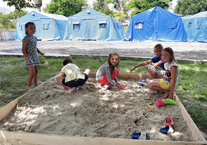Children of refugee families from Slavyansk and Kramatorsk at the EMERCOM tent camp and military barracks in the village of Mazanka, Simferopol district. (RIA Novosti/Taras Litvinenko)