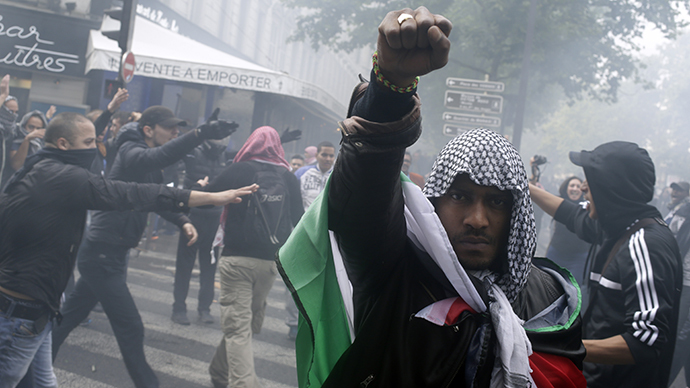 Pro-Palestinian march turns violent in Paris, synagogue attacked