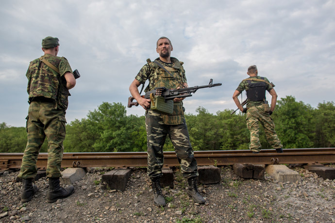 Donbass militia fighters near the town of Snezhnoye during clashes with the Ukrainian military. (RIA Novosti / Andrey Stenin) 