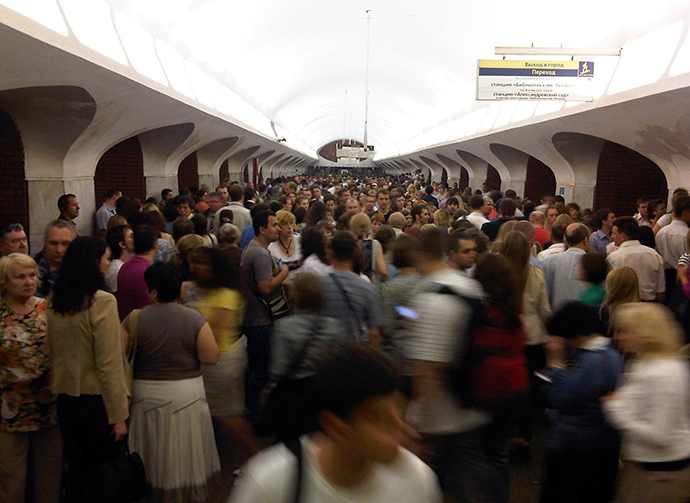 Passengers at the Borovitskaya subway station in Moscow (RIA Novosti / Gerda Antonova)