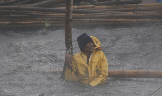 A fisherman secures his fishpen from strong winds and rain brought by Typhoon Rammasun (locally named Glenda) as it hit the coastal town of Bacoor, Cavite southwest of Manila, July 16, 2014. (Reuters)