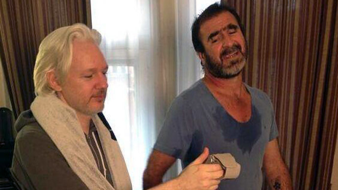 Assange filmed ‘cross training’ with footballer-turned-actor Eric Cantona (VIDEO)