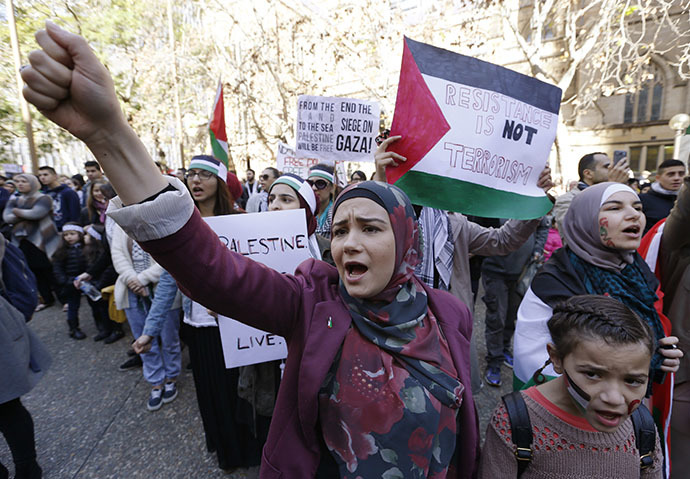 Pro-Palestinian protesters rally against Israel in Sydney July 13, 2014. (Reuters / Jason Reed)