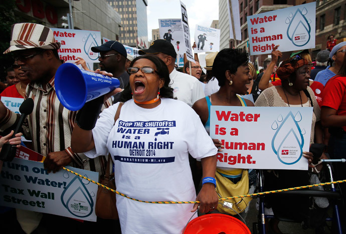 People gather to protest against the mass water shut-offs to Detroit citizens behind in their payments during a demonstration in downtown Detroit, Michigan July 18, 2014. (Reuters / Rebecca Cook)