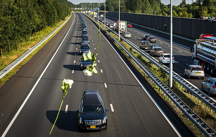 A convoy of hearses carrying coffins containing the remains of victims of the downed Malaysia Airlines flight MH17, drives from the Eindhoven Airbase to Hilversum on July 23, 2014. (AFP Photo / Remko de Waal)