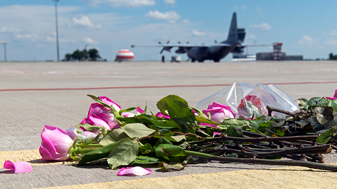 Netherlands takes lead in MH17 crash investigation as bodies arrive home (PHOTOS)