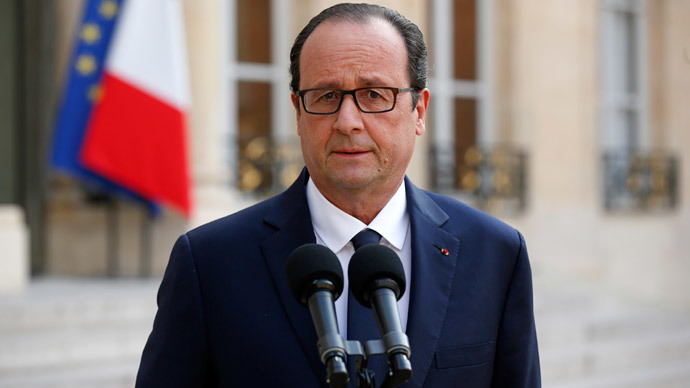 French President Francois Hollande delivers a speech following a meeting with government members at the Elysee Palace in Paris July 24, 2014, after Air Algerie flight AH5017 crashed.(Reuters / Benoit Tessier )