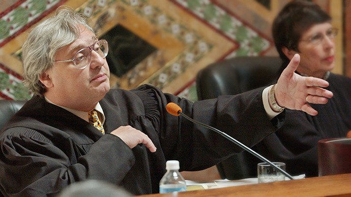 Judge Alex Kozinski (Reuters / Paul Sakuma)