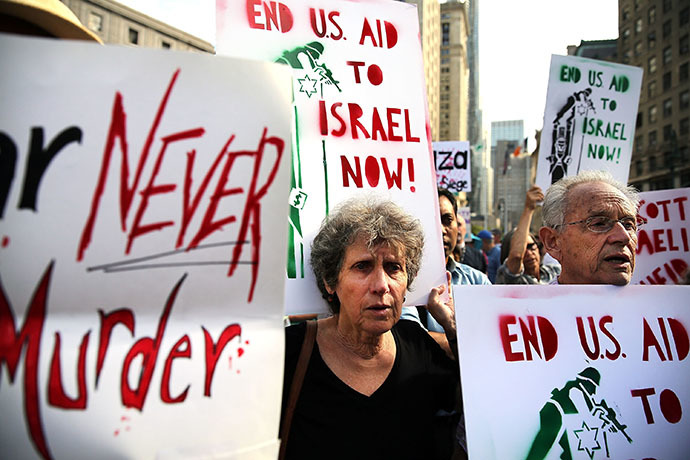 Demonstrators in lower Manhattan protest against Israel's recent military campaign in Gaza on July 24, 2014 in New York City. (AFP Photo / Getty Images / Spencer Platt)