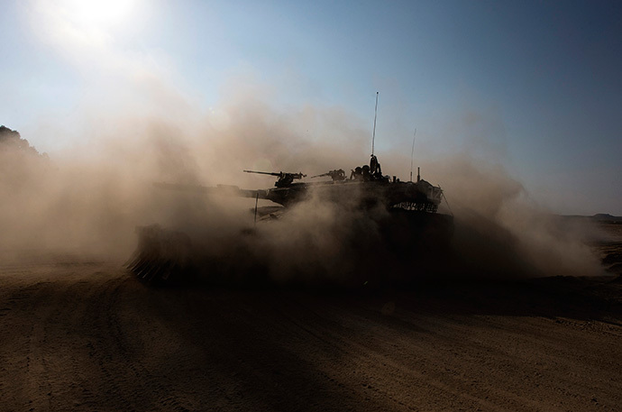 An Israeli army tank moves near the border with the Gaza Strip July 27, 2014. (Reuters / Ronen Zvulun) 
