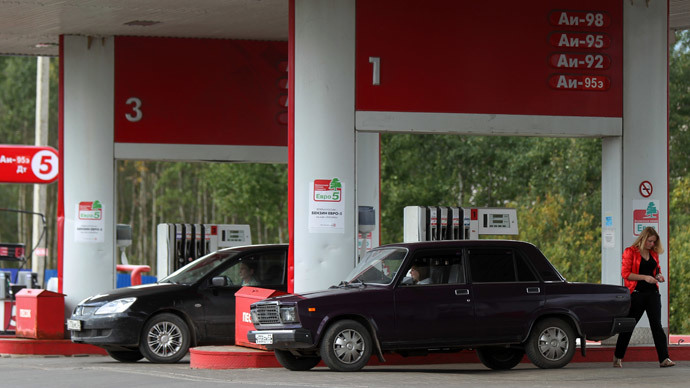 Ukrainian nationalist group blocks Russian gas stations, demands free gas