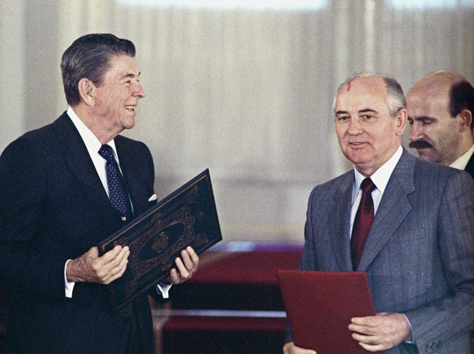 U.S. president Ronald Reagan (left) and General Secretary of the Central Committee of CPSU Mikhail Gorbachev at the joint meeting exchanging ratification instruments on bringing into force Soviet-American treaty on elimination of medium and short range missiles, Vladimirsky hall, the Grand Kremlin palace.(RIA Novosti / Yuryi Abramochkin)