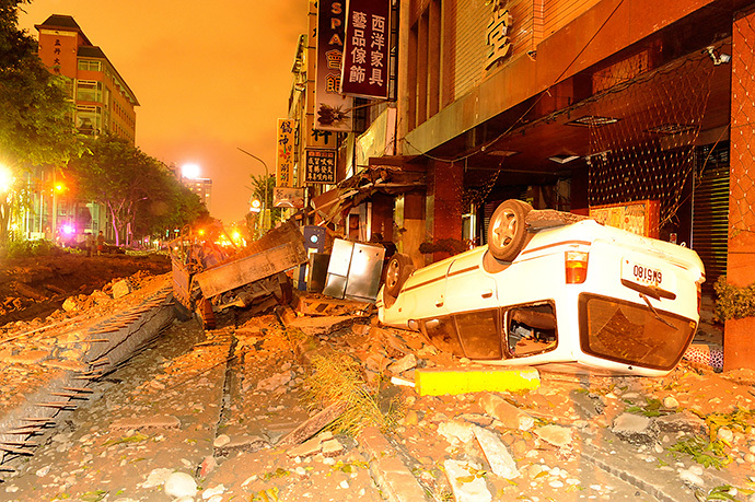 Wreckage of vehicles are seen amongst debris after an explosion in Kaohsiung, southern Taiwan, August 1, 2014. (Reuters / Stringer)