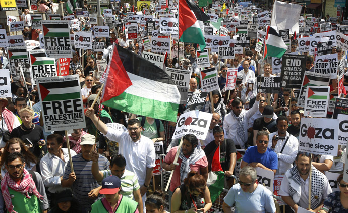 Demonstrator protest outside the Israeil Embassy in west London July 26, 2014. (Reuters/Luke MacGregor)
