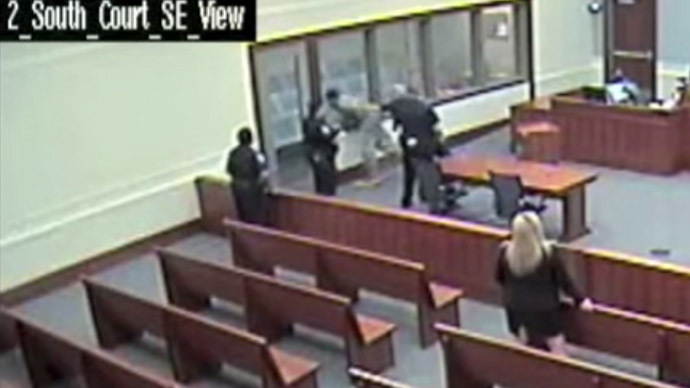 Shackled inmate attacked by deputies in courtroom (VIDEO)