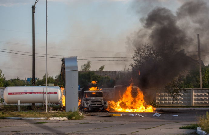 Mortar shelling causes fire at a gas station in Shakhtyorsk, Donetsk region, Ukraine. (RIA Novosti / Andrey Stenin) 