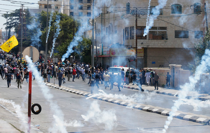 Palestinian protesters run after Israeli troops fired tear gas during clashes at a protest against the Israeli offensive in Gaza, in the West Bank town of Bethlehem August 1, 2014. (Reuters / Ammar Awad)