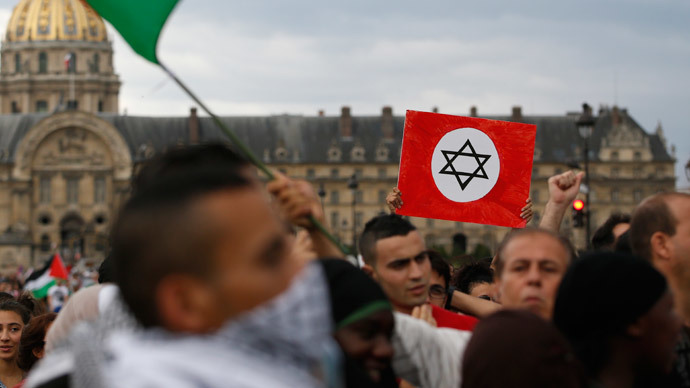 Protestors take part in a pro-Palestinian demonstration in Paris on August 2, 2014.(AFP Photo / Kenzo Tribouillard)