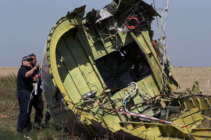 Members of a group of international experts inspect wreckage at the site where the downed Malaysia Airlines flight MH17 crashed, near the village of Hrabove (Grabovo) in Donetsk region, eastern Ukraine August 1, 2014 (Reuters / Sergey Karpukhin)