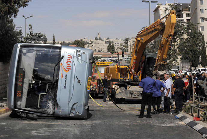An overturned bus lies at the scene of a suspected attack in Jerusalem August 4, 2014. (Reuters)