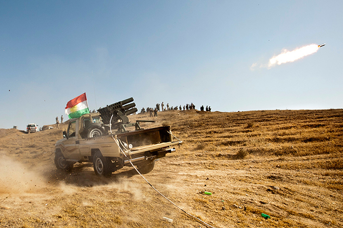 Kurdish Peshmerga forces fire missiles during clashes with militants of the Islamic State of Iraq and the Levant (ISIS) jihadist group in Jalawla in the Diyala province, on June 14, 2014 (AFP Photo)