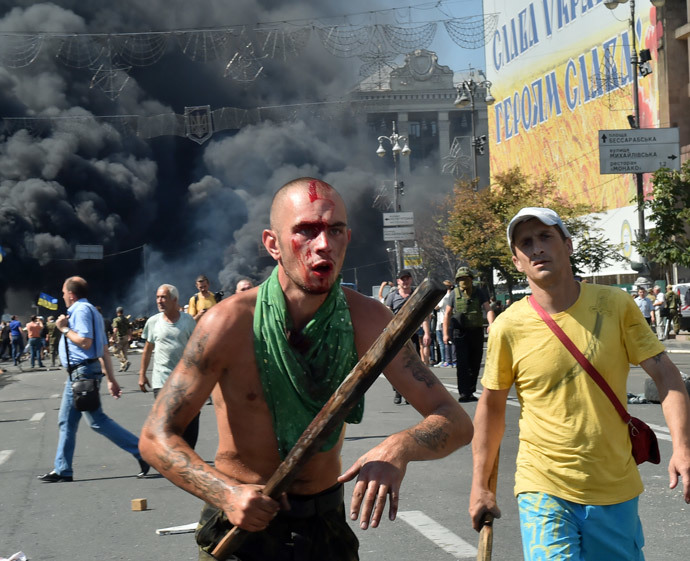 Maidan self-defence activists clash with fighters of Kiev-1 volunteer battalion on Independence Square in Kiev on August 7, 2014.( AFP Photo / Sergei Supinsky )