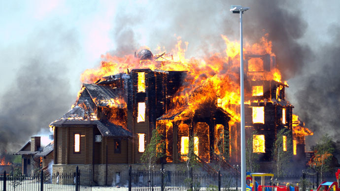 Unique church shelled, burnt to ashes in E. Ukraine (VIDEO)