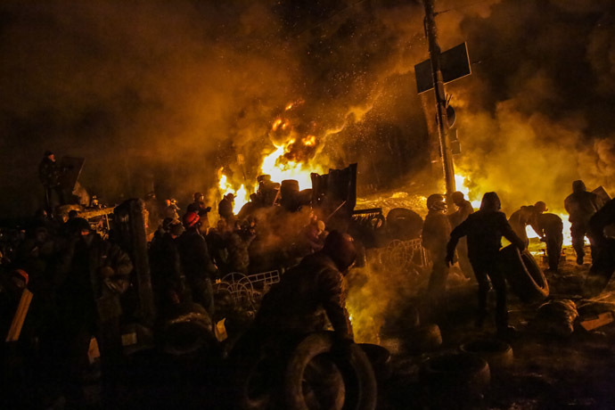 Supporters of European integration of Ukraine clash with the police in the center of Kiev, on January 25, 2014 (RIA Novosti/Andrey Stenin)