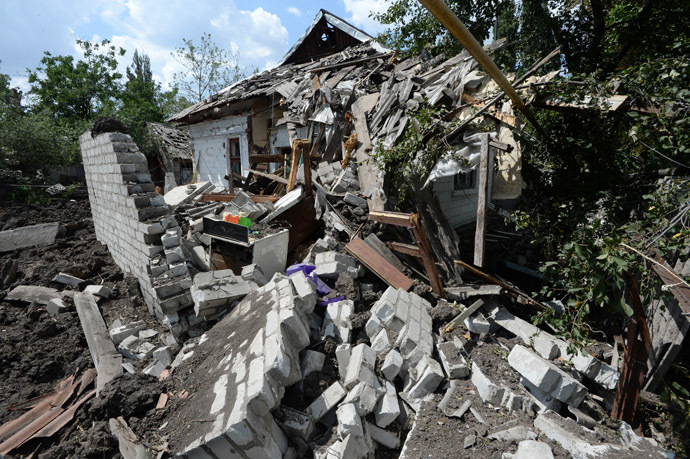 Private houses in Shakhtyorsk destroyed by a Ukrainian military artillery attack. (RIA Novosti/Mikhail Voskresenskiy)