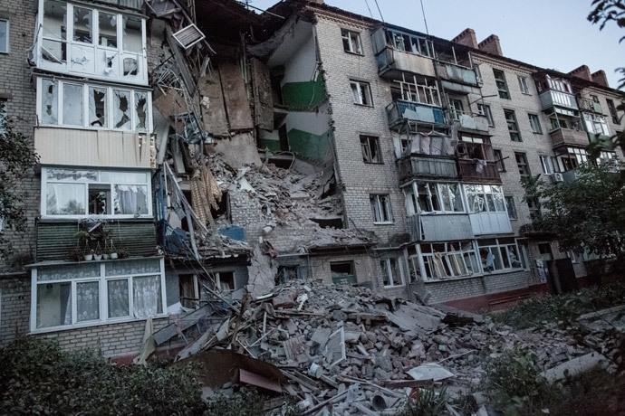 Aftermath of an artillery attack by the Ukrainian army on the Artyom district in Slavyansk. (RIA Novosti / Andrey Stenin) 