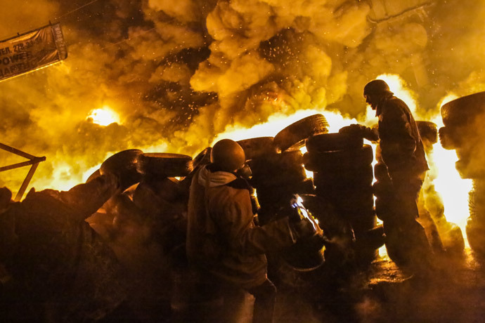 Supporters of European integration of Ukraine clash with the police in the center of Kiev. (RIA Novosti / Andrey Stenin) 