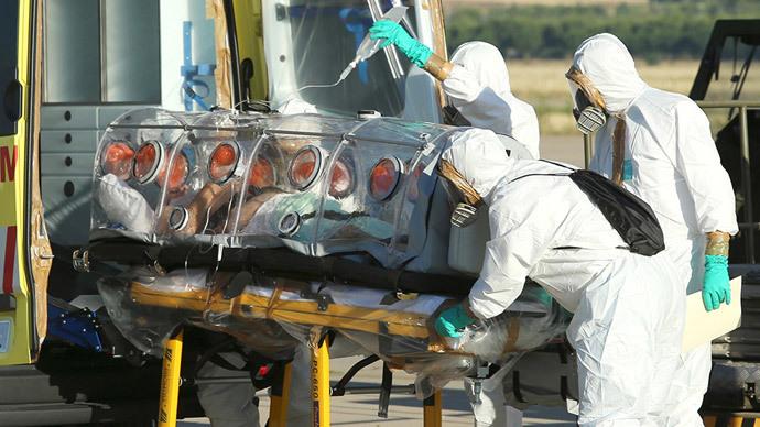 Roman Catholic priest Miguel Pajares, who contracted the deadly Ebola virus, being transported from Madrid's Torrejon air base to the Carlos III hospital upon his arrival in Spain on August 7, 2014 (AFP Photo / Spanish Defense Ministry / Inaki Gomez)