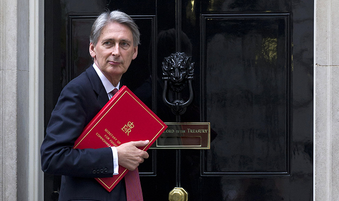 British Foreign Minister Philip Hammond arrives at Number 10 Downing Street in London on August 13, 2014 (AFP Photo / Justin Tallis)