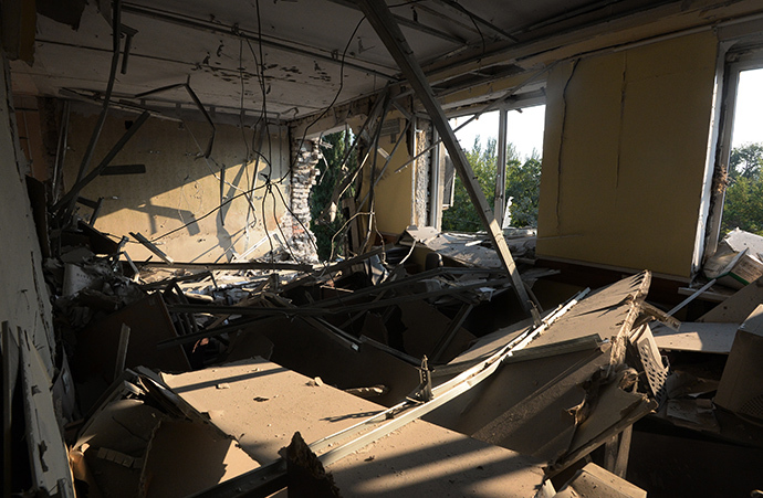 The rooms inside the Ilovaisk Construction Department building destroyed during bombardment by the Ukrainian Army. (RIA Novosti / Mikhail Voskresenskiy)