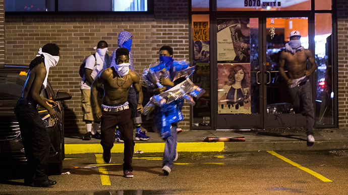 Looting mars renewed protests in Ferguson (PHOTOS)