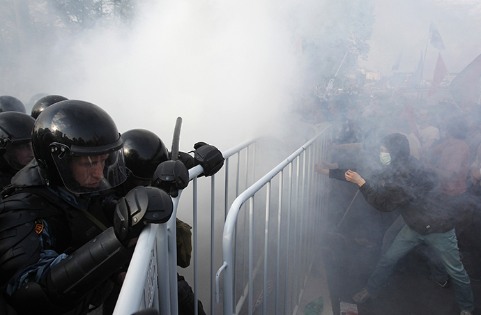 Riot police try to remove barricades from participants of a "march of the million" opposition protest in central Moscow May 6, 2012. (Reuters / Denis Sinyakov)