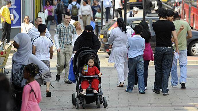 ​700,000 immigrants to UK can't speak English – report