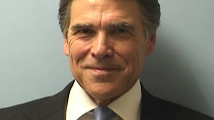 Texas Gov. Rick Perry turns himself in for grand jury indictment