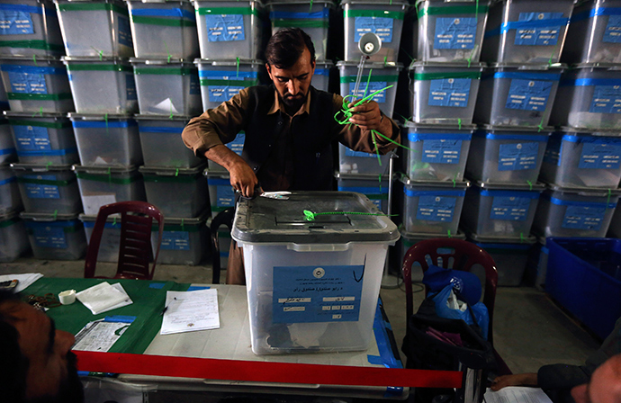 An Afghan election worker opens the lock to a ballot box to start counting ballot papers for an audit of the presidential run-off in Kabul August 6, 2014 (Reuters / Omar Sobhani)