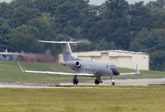 An airplane carrying American doctor Kent Brantly who has the Ebola virus, arrives at Dobbins Air Reserve Base in Marietta, Georgia August 2, 2014 (Reuters / Tami Chappell)