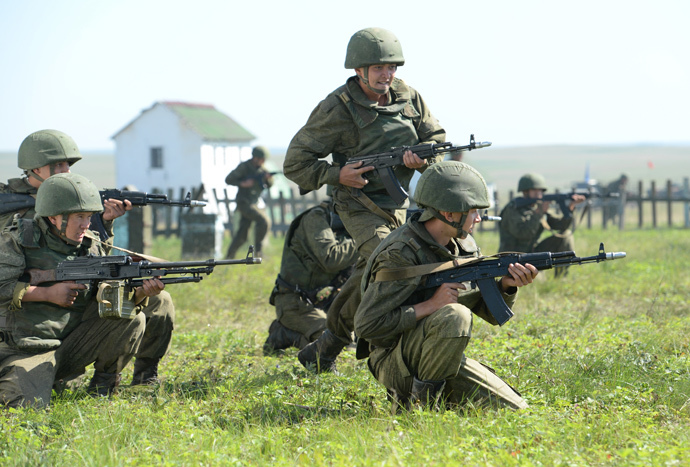 ARCHIVE PHOTO: Russian servicemen during practical training held as part of the Peace Mission 2013, a Russia-China joint anti-terrorism drill, at the Chebarkul firing range. (RIA Novosti / Pavel Lisitsyn)