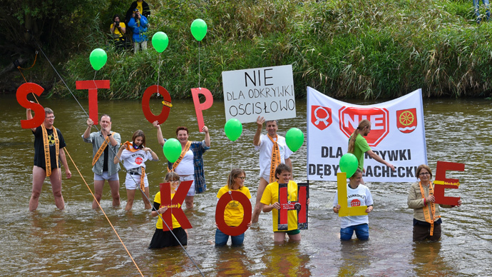 7,500 form human chain along German-Polish border to protest brown coal mining