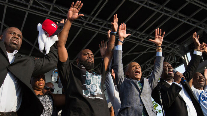 ‘All I want is peace’: Father of slain Ferguson teen tells hundreds rallying against police violence