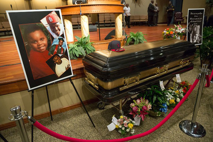 The casket of Michael Brown is viewed at Friendly Temple Missionary Baptist Church in St. Louis, Missouri on August 25, 2014. (AFP Photo / Richard Perry)