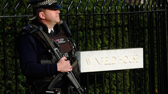 100 British cops suspended each year on corruption allegations
