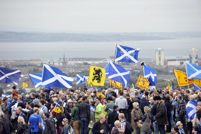 Pro-independence supporters wave the Saltire as they gather in Edinburgh on September 21, 2013 for a march and rally in support of a yes vote in the Scottish Referendum to be held in September 2014. (AFP Photo)