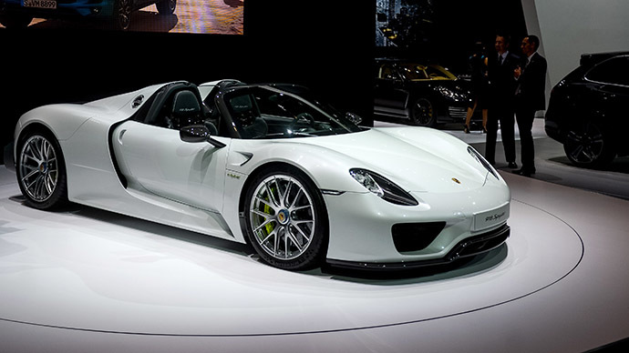 A Porsche 918 Spyder car presented during the Moscow International Automobile Salon 2014 at Crocus Expo. (RIA Novosti / Grigoriy Sisoev)