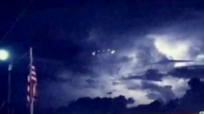 UFOs above Houston puzzle Texans (VIDEOS)